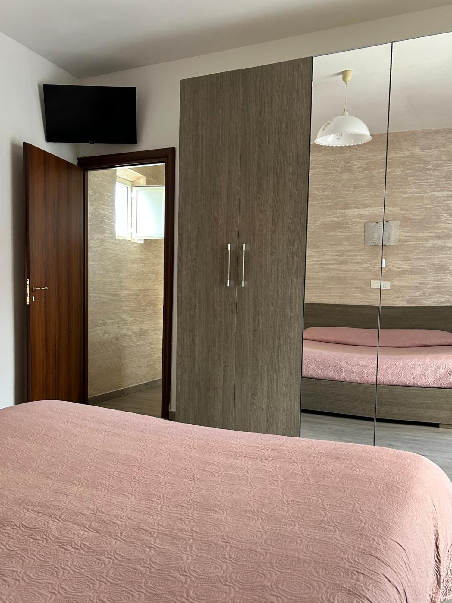 La Finestrella Apartment Giardina Gallotti Luaran gambar